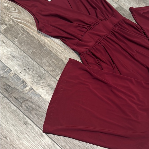 Gilli Red Velvet Jumpsuit with Wide-Leg Design - Picture 4 of 5